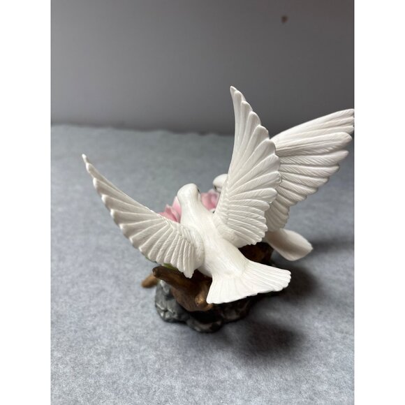 Holsted House Enchanting White Doves the Porcelain Garden Collection Birds 2001 - Picture 3 of 16